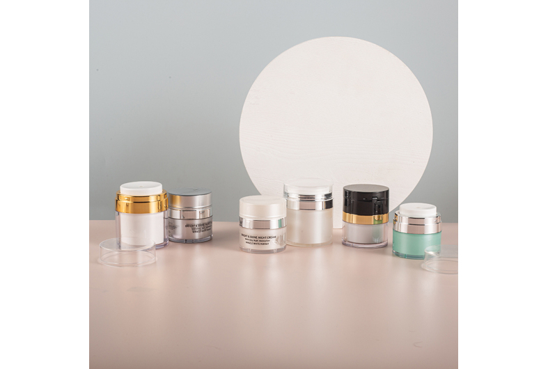 A Data-Backed Comparison: 7 Key Advantages of Thick PET Bottles vs Glass Containers in 2025